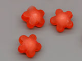 Цвете червено 12x11.5x7.5mm, отвор 2.2mm - 25g ≈ 83 бр.