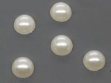 Полусфера перла екрю d=8mm, височина 4mm - 50g ≈ 358 бр.