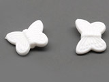 Пеперуда бяла - 14x11x3.5mm , отвор 1.5mm  - 25g ≈ 88 бр.