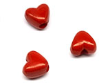 Сърце червено - 9.5x8.5x7mm, отвор 2.8mm - 50g ≈ 142 бр.