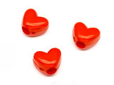 Сърце червено 11.8х10x5.8mm, отвор 3.8mm - 500g ≈ 900 бр.